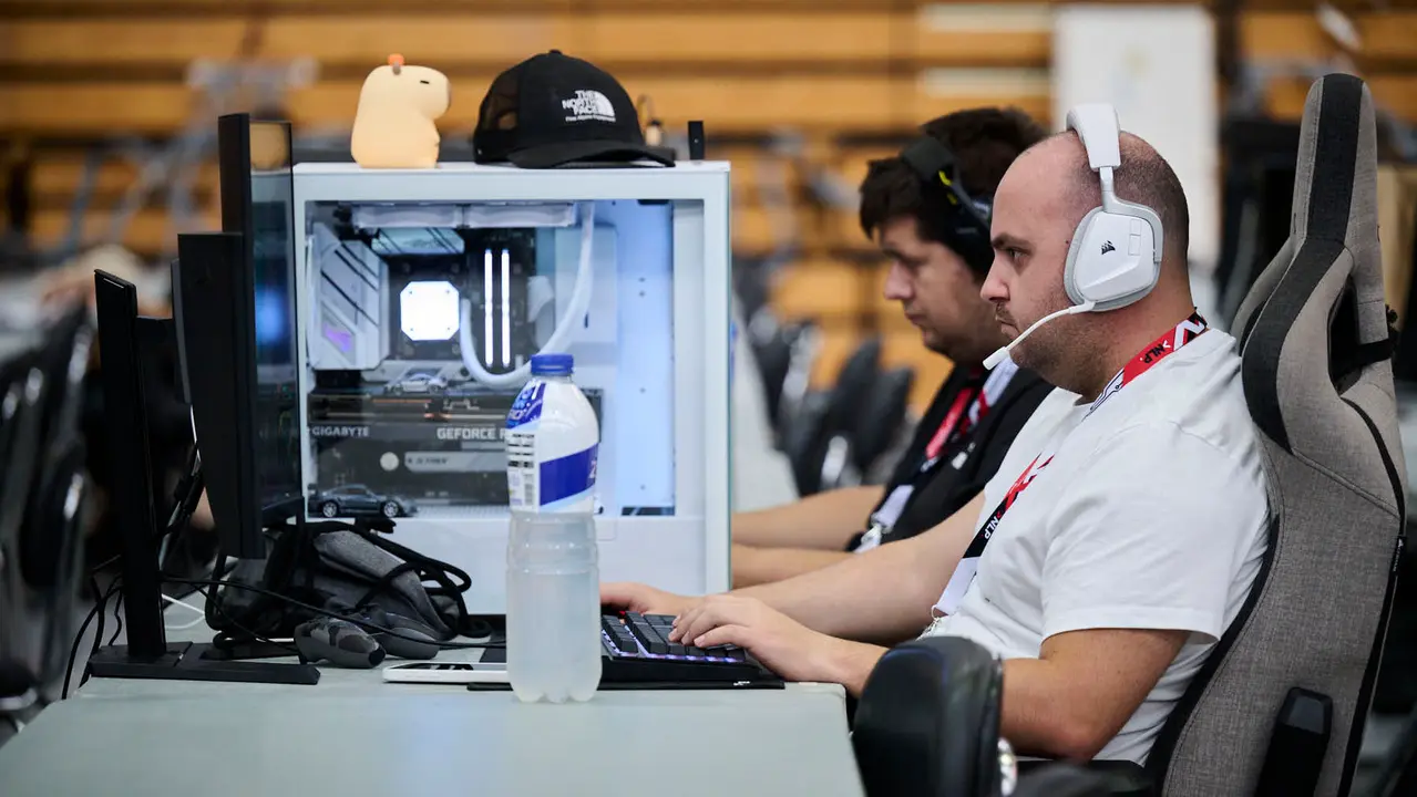 La Universidad Pública de Navarra organiza, junto con la Asociación Navarra para la Divulgación de la Tecnología (ANDITEC), la octava edición del evento tecnológico Navarra LAN Party. PABLO LASAOSA