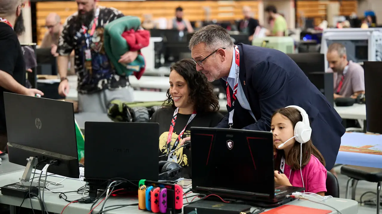 La Universidad Pública de Navarra organiza, junto con la Asociación Navarra para la Divulgación de la Tecnología (ANDITEC), la octava edición del evento tecnológico Navarra LAN Party. PABLO LASAOSA