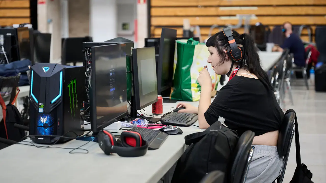 La Universidad Pública de Navarra organiza, junto con la Asociación Navarra para la Divulgación de la Tecnología (ANDITEC), la octava edición del evento tecnológico Navarra LAN Party. PABLO LASAOSA
