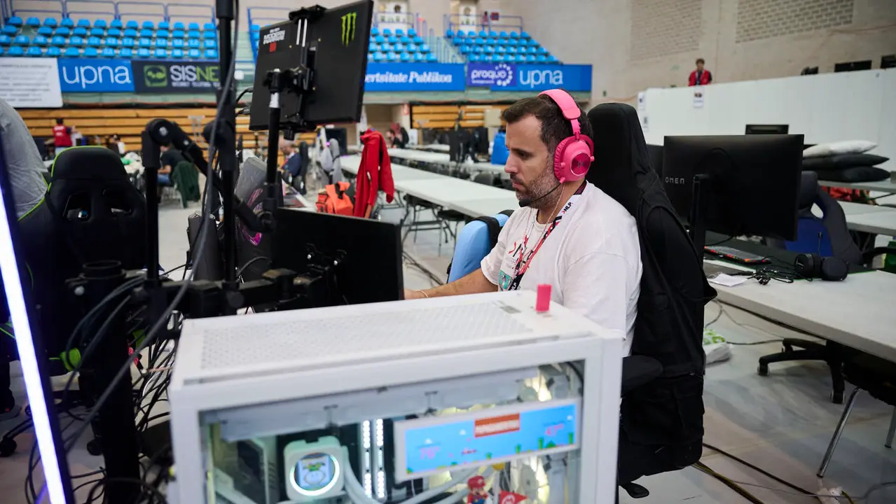La Universidad Pública de Navarra organiza, junto con la Asociación Navarra para la Divulgación de la Tecnología (ANDITEC), la octava edición del evento tecnológico Navarra LAN Party. PABLO LASAOSA