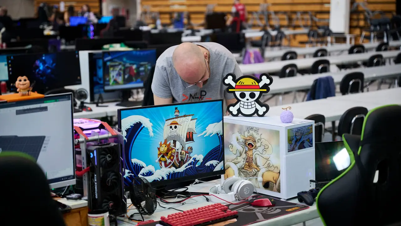La Universidad Pública de Navarra organiza, junto con la Asociación Navarra para la Divulgación de la Tecnología (ANDITEC), la octava edición del evento tecnológico Navarra LAN Party. PABLO LASAOSA