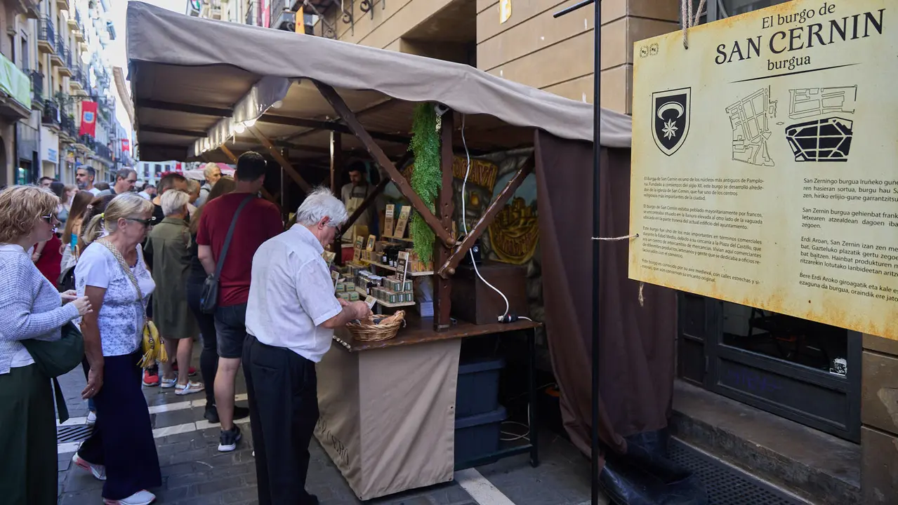 Gran Feria Medieval por las calles de los tres burgos durante la celebración del Privilegio de la Unión de Pamplona. IÑIGO ALZUGARAY
