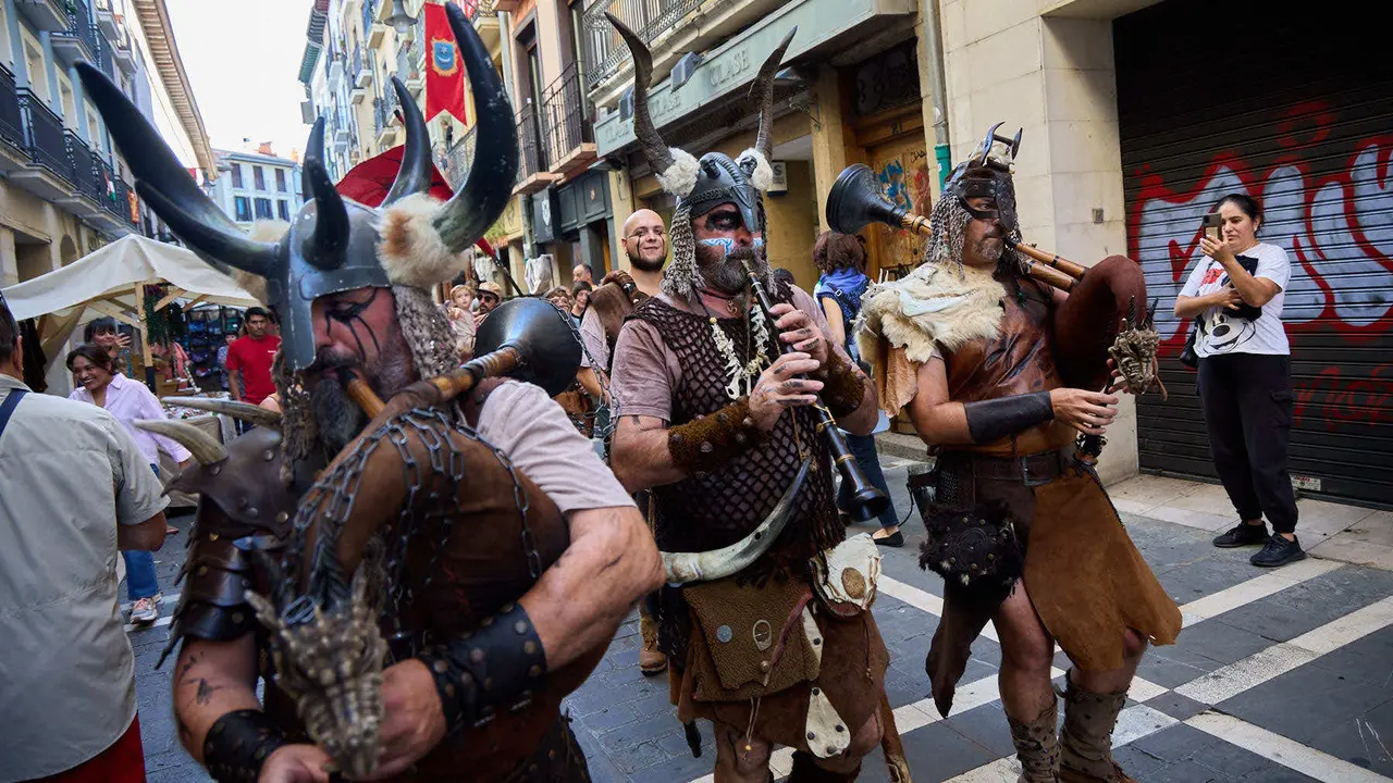 Gran Feria Medieval por las calles de los tres burgos durante la celebración del Privilegio de la Unión de Pamplona. IÑIGO ALZUGARAY