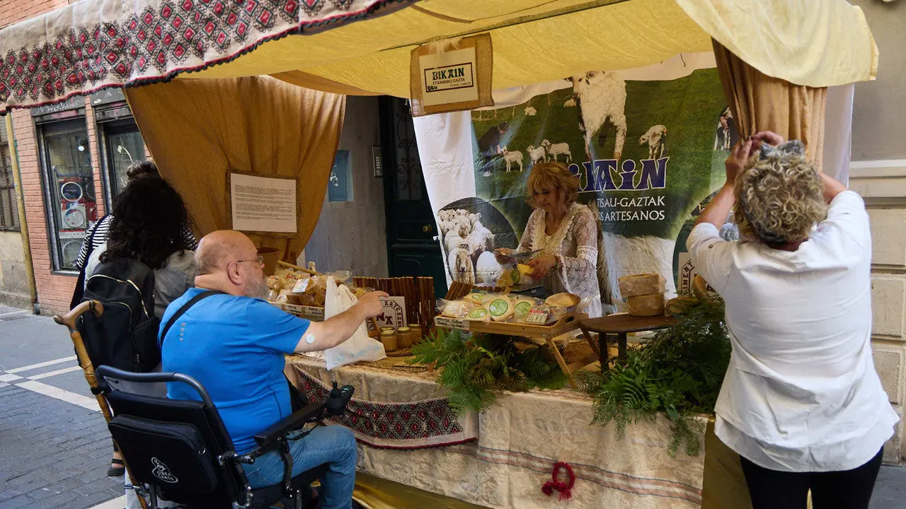 Gran Feria Medieval por las calles de los tres burgos durante la celebración del Privilegio de la Unión de Pamplona. IÑIGO ALZUGARAY