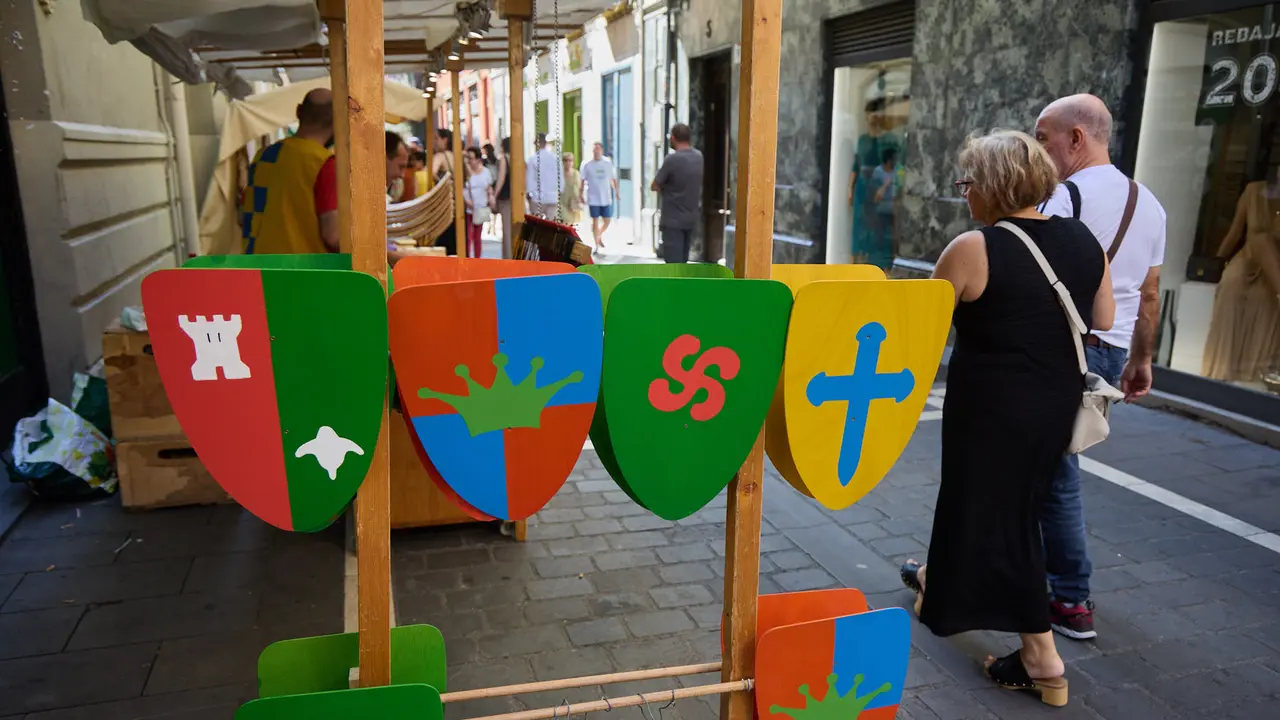 Gran Feria Medieval por las calles de los tres burgos durante la celebración del Privilegio de la Unión de Pamplona. IÑIGO ALZUGARAY