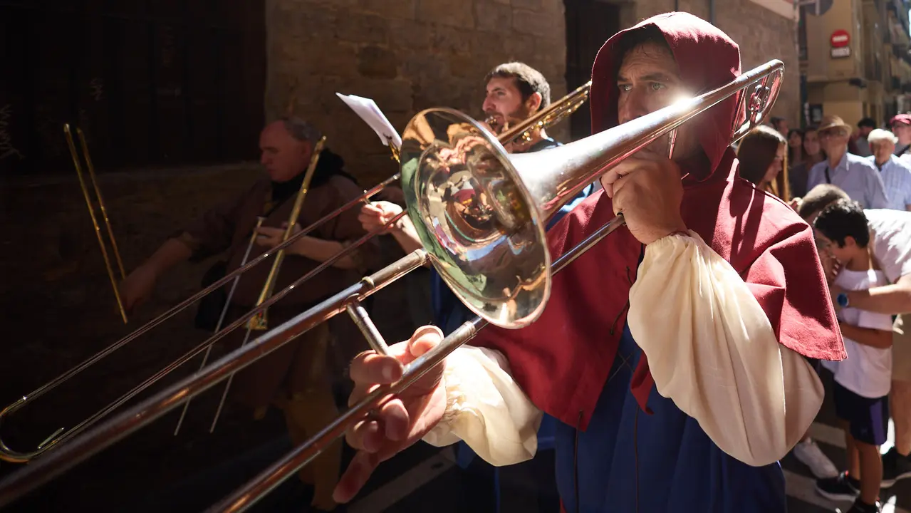 Gran Feria Medieval por las calles de los tres burgos durante la celebración del Privilegio de la Unión de Pamplona. IÑIGO ALZUGARAY