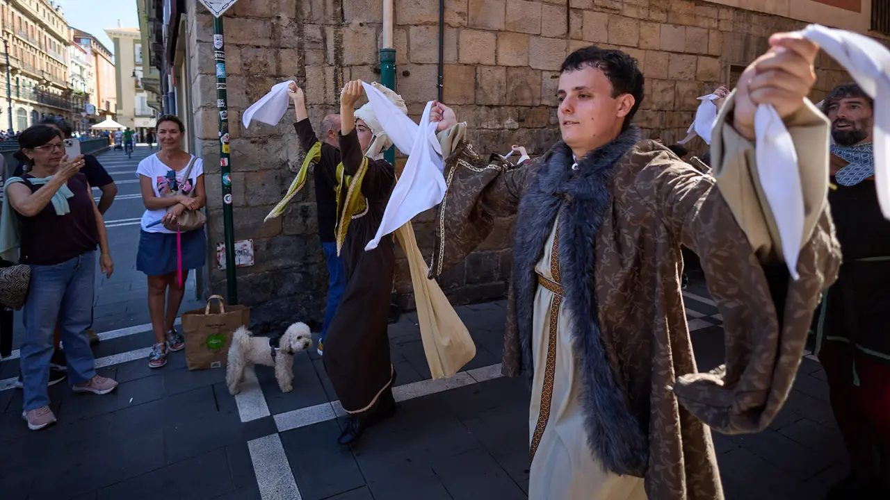 Gran Feria Medieval por las calles de los tres burgos durante la celebración del Privilegio de la Unión de Pamplona. IÑIGO ALZUGARAY