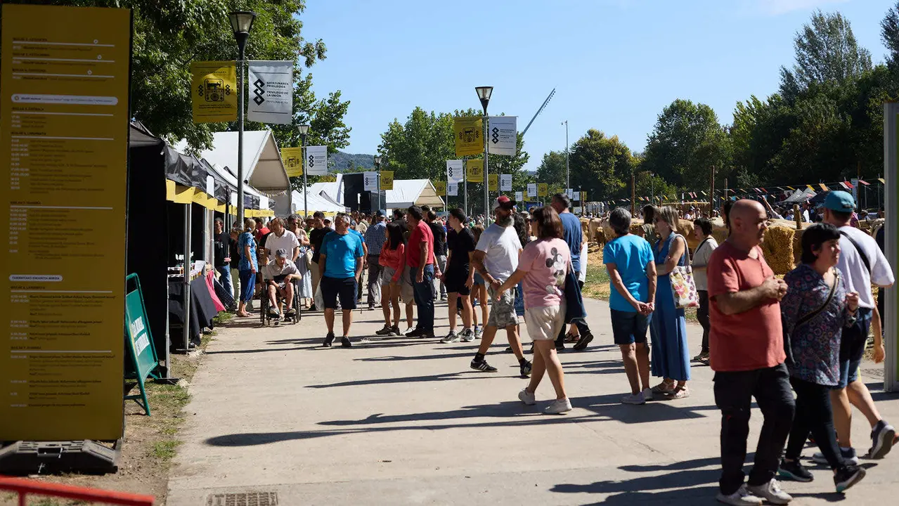 Feria de ganado Autentika de razas autóctonas navarras en el parque de la Runa de Pamplona. IÑIGO ALZUGARAY