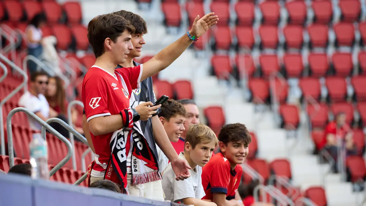 La grada del estadio de El Sadar durante el partido de La Liga EA Sports entre CA Osasuna y Rayo Vallecano disputado en Pamplona. IÑIGO ALZUGARAY