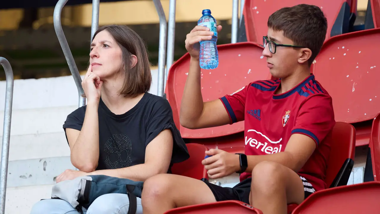 La grada del estadio de El Sadar durante el partido de La Liga EA Sports entre CA Osasuna y Rayo Vallecano disputado en Pamplona. IÑIGO ALZUGARAY