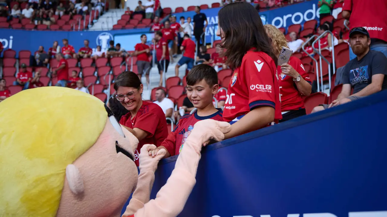 La grada del estadio de El Sadar durante el partido de La Liga EA Sports entre CA Osasuna y Rayo Vallecano disputado en Pamplona. IÑIGO ALZUGARAY