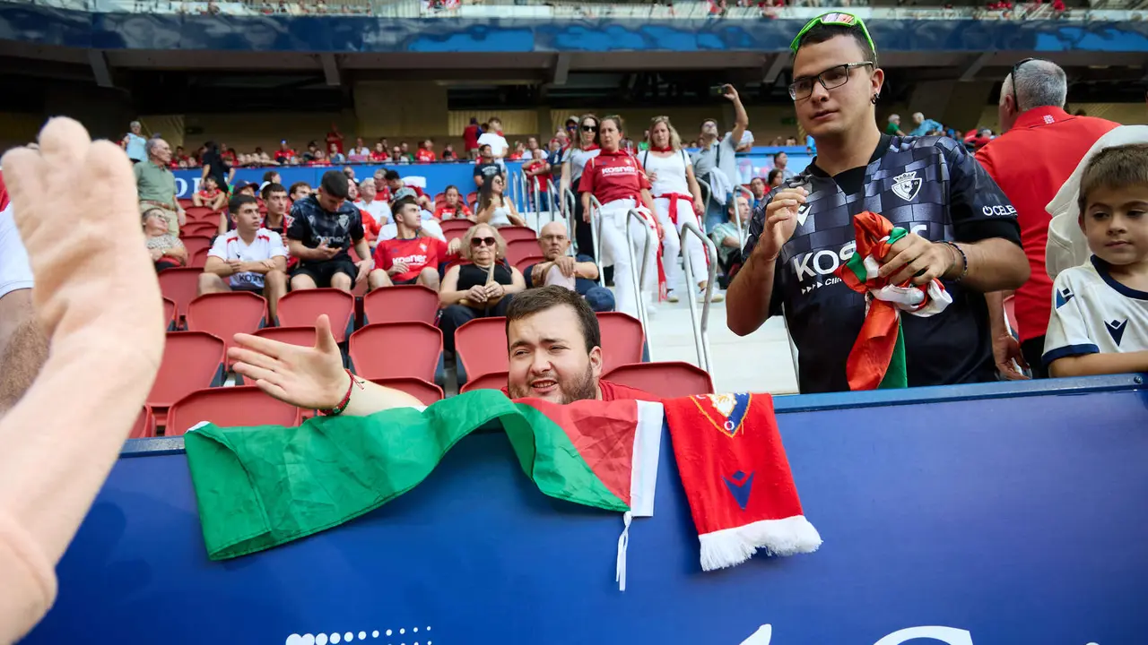 La grada del estadio de El Sadar durante el partido de La Liga EA Sports entre CA Osasuna y Rayo Vallecano disputado en Pamplona. IÑIGO ALZUGARAY