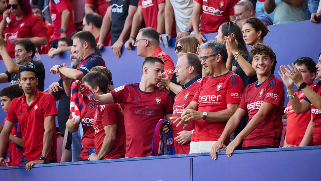 La grada del estadio de El Sadar durante el partido de La Liga EA Sports entre CA Osasuna y Rayo Vallecano disputado en Pamplona. IÑIGO ALZUGARAY