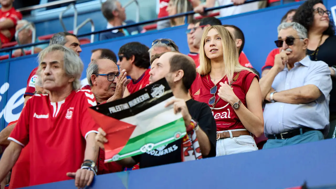 La grada del estadio de El Sadar durante el partido de La Liga EA Sports entre CA Osasuna y Rayo Vallecano disputado en Pamplona. IÑIGO ALZUGARAY