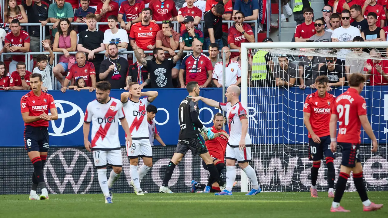 Partido de La Liga EA Sports entre CA Osasuna y Rayo Vallecano disputado en el estadio de El Sadar en Pamplona. IÑIGO ALZUGARAY