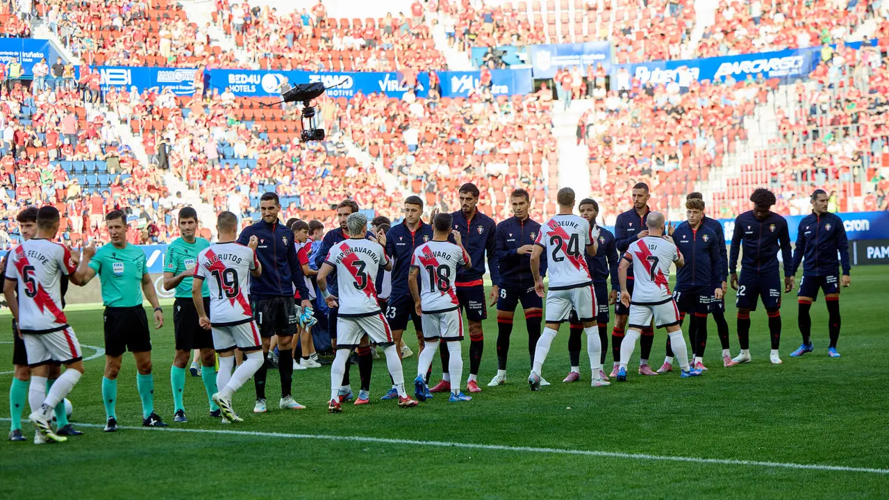 Partido de La Liga EA Sports entre CA Osasuna y Rayo Vallecano disputado en el estadio de El Sadar en Pamplona. IÑIGO ALZUGARAY