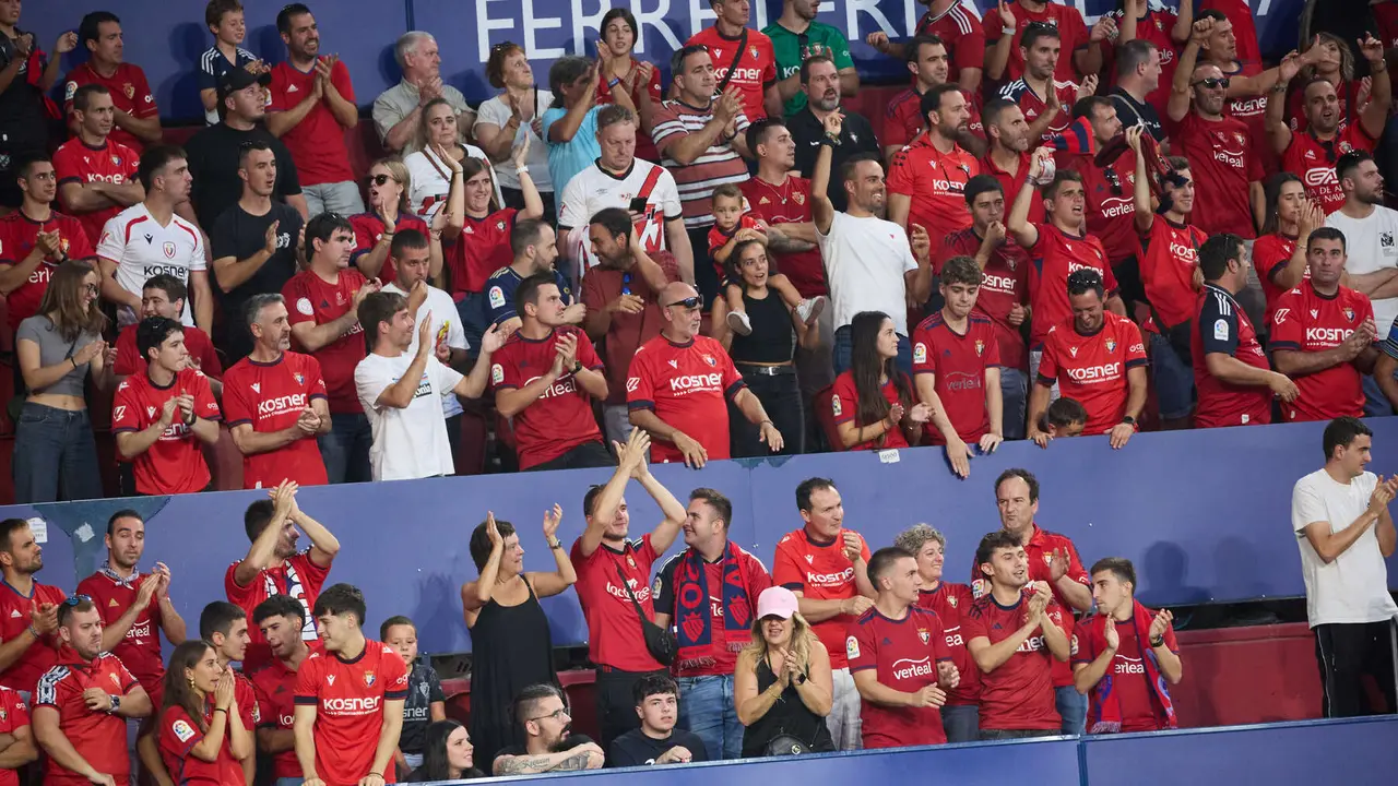 La grada del estadio de El Sadar durante el partido de La Liga EA Sports entre CA Osasuna y Rayo Vallecano disputado en Pamplona. IÑIGO ALZUGARAY