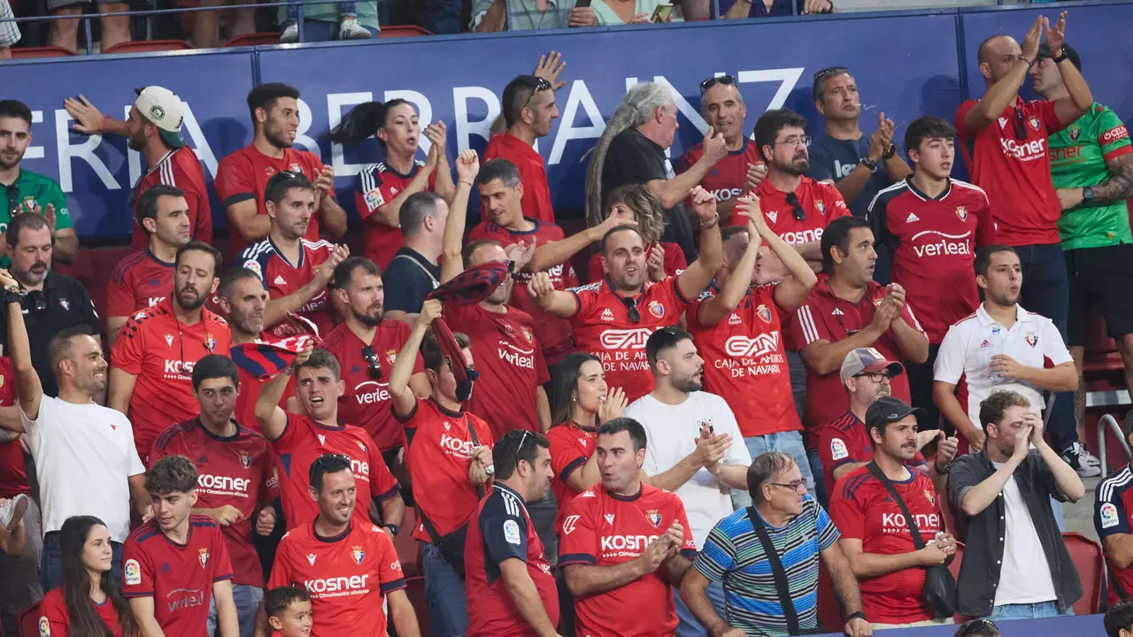 La grada del estadio de El Sadar durante el partido de La Liga EA Sports entre CA Osasuna y Rayo Vallecano disputado en Pamplona. IÑIGO ALZUGARAY