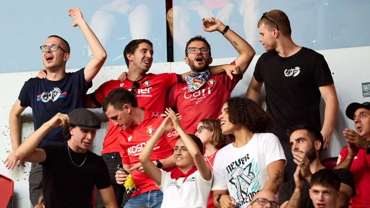 La grada del estadio de El Sadar durante el partido de La Liga EA Sports entre CA Osasuna y Rayo Vallecano disputado en Pamplona. IÑIGO ALZUGARAY