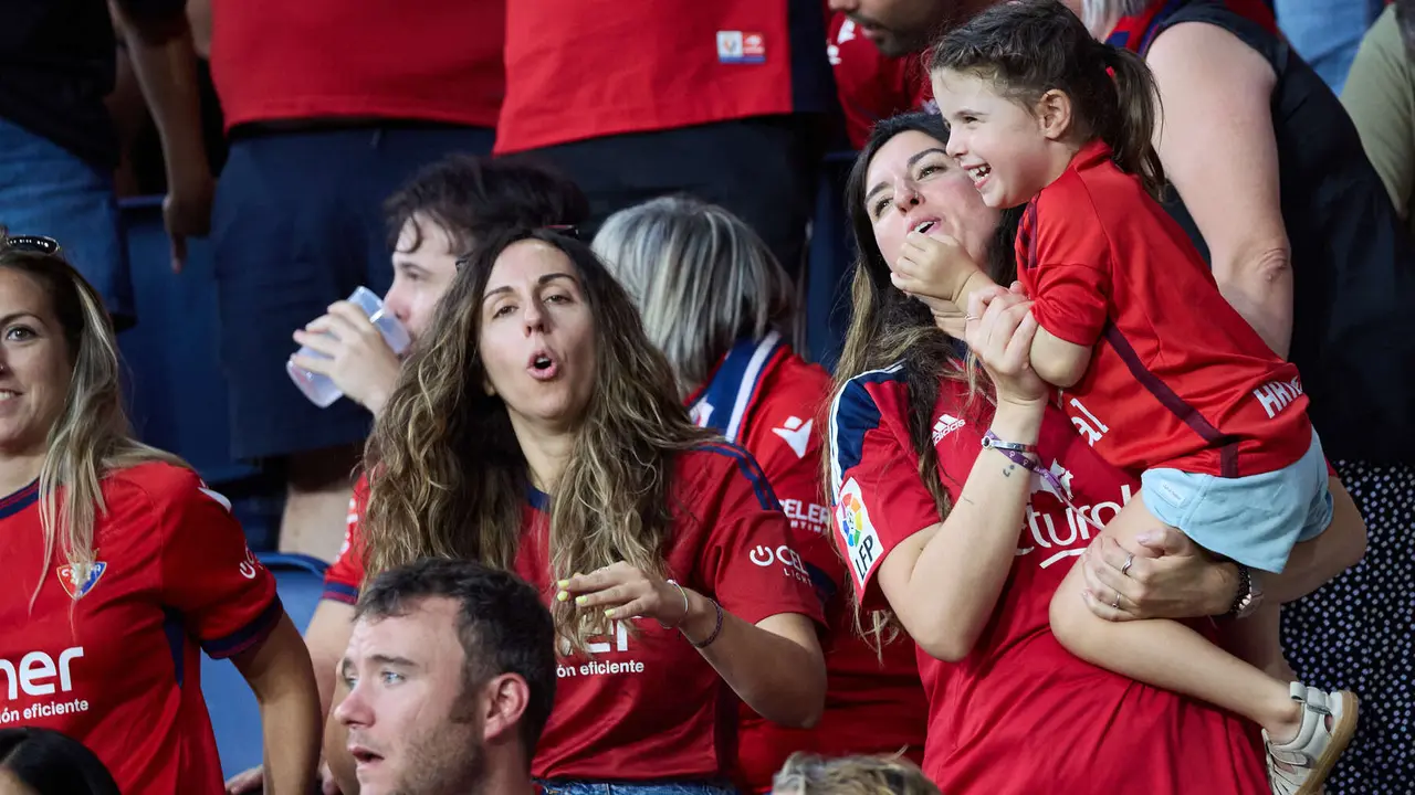 La grada del estadio de El Sadar durante el partido de La Liga EA Sports entre CA Osasuna y Rayo Vallecano disputado en Pamplona. IÑIGO ALZUGARAY