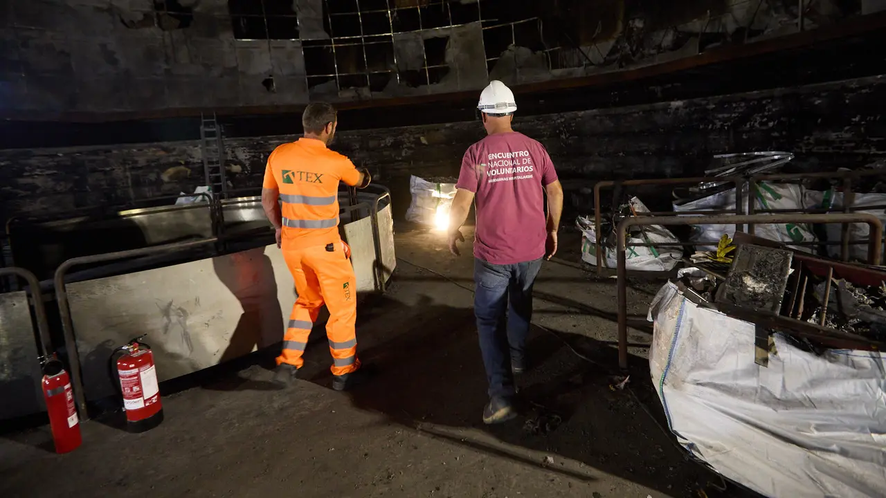 Estado del Planetario de Pamplona tras el incendio del pasado mes de enero y en cuyo interior han comenzado las tareas de desescombro en la Sala Tornamira, la más afectada por el fuego. IÑIGO ALZUGARAY