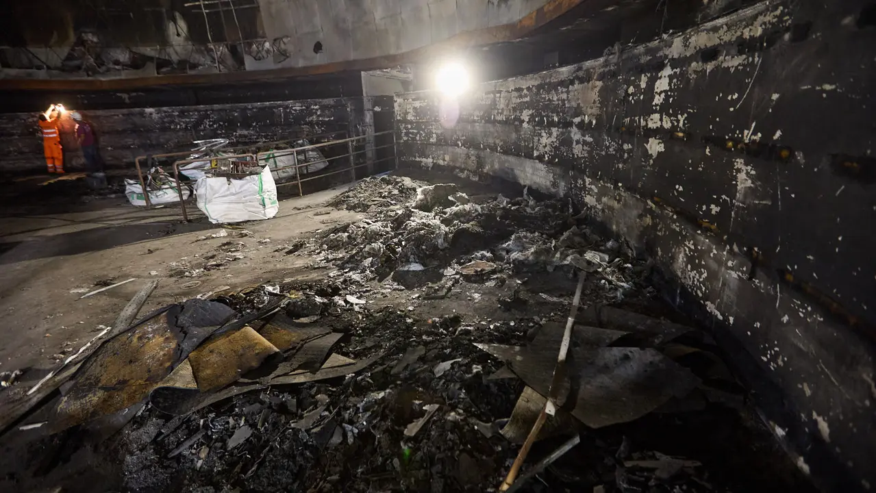 Estado del Planetario de Pamplona tras el incendio del pasado mes de enero y en cuyo interior han comenzado las tareas de desescombro en la Sala Tornamira, la más afectada por el fuego. IÑIGO ALZUGARAY