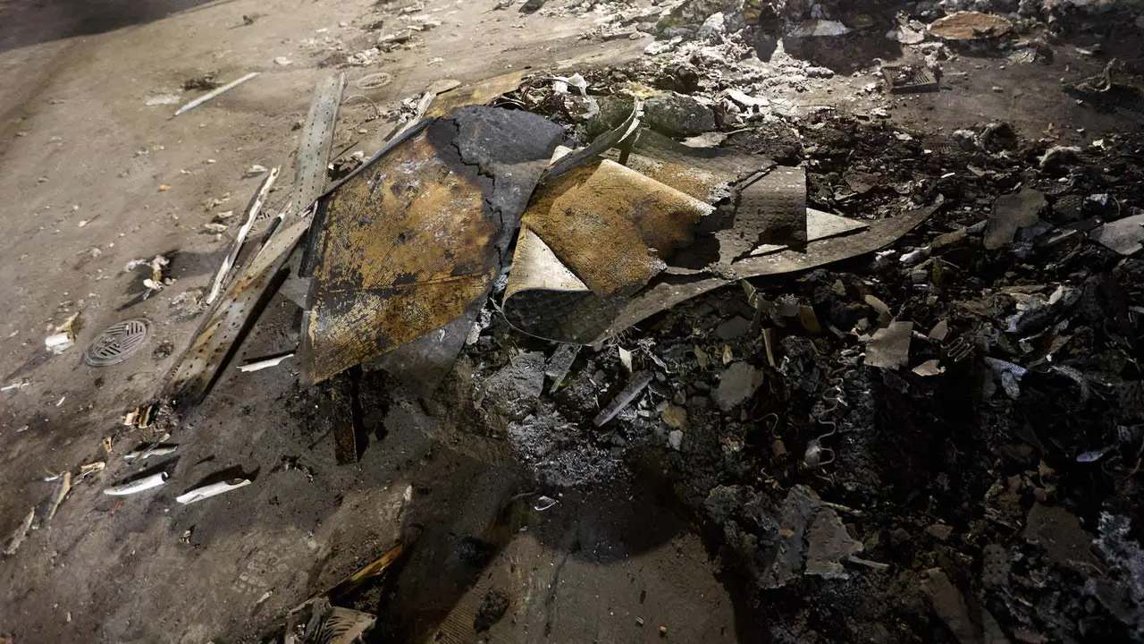 Estado del Planetario de Pamplona tras el incendio del pasado mes de enero y en cuyo interior han comenzado las tareas de desescombro en la Sala Tornamira, la más afectada por el fuego. IÑIGO ALZUGARAY