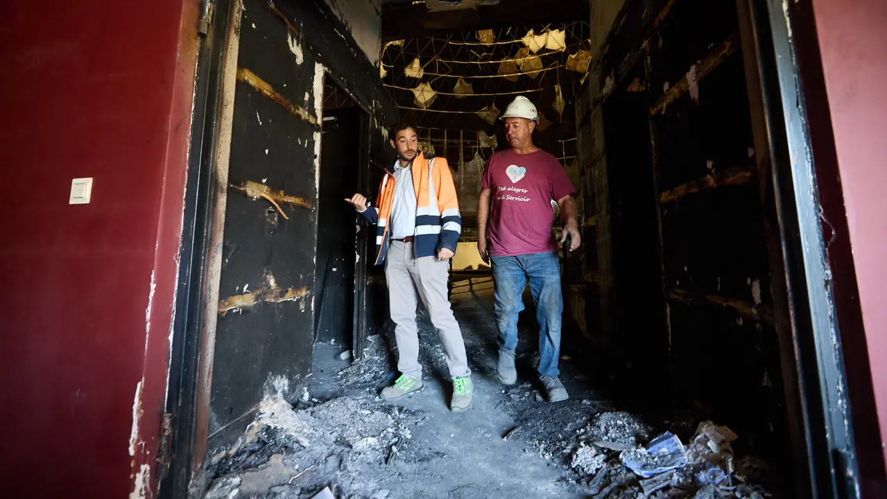 Estado del Planetario de Pamplona tras el incendio del pasado mes de enero y en cuyo interior han comenzado las tareas de desescombro en la Sala Tornamira, la más afectada por el fuego. IÑIGO ALZUGARAY