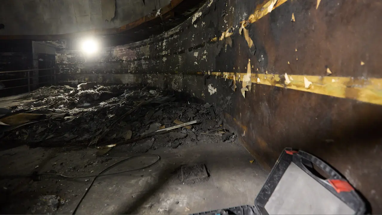 Estado del Planetario de Pamplona tras el incendio del pasado mes de enero y en cuyo interior han comenzado las tareas de desescombro en la Sala Tornamira, la más afectada por el fuego. IÑIGO ALZUGARAY