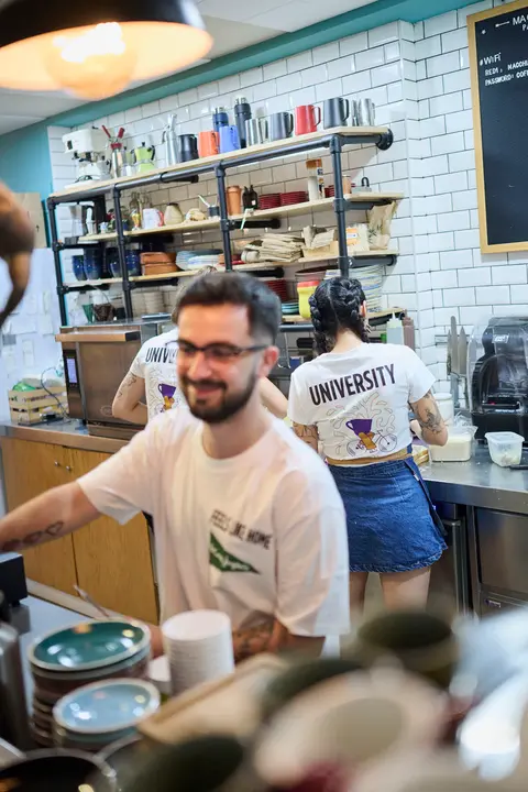 El Corte Inglés celebra un Coffee Party en Pamplona durante el inicio del curso universitario. PABLO LASAOSA