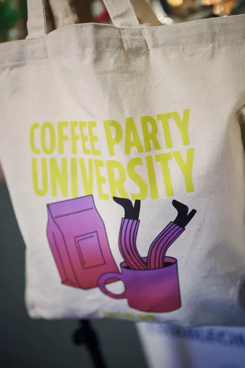 El Corte Inglés celebra un Coffee Party en Pamplona durante el inicio del curso universitario. PABLO LASAOSA