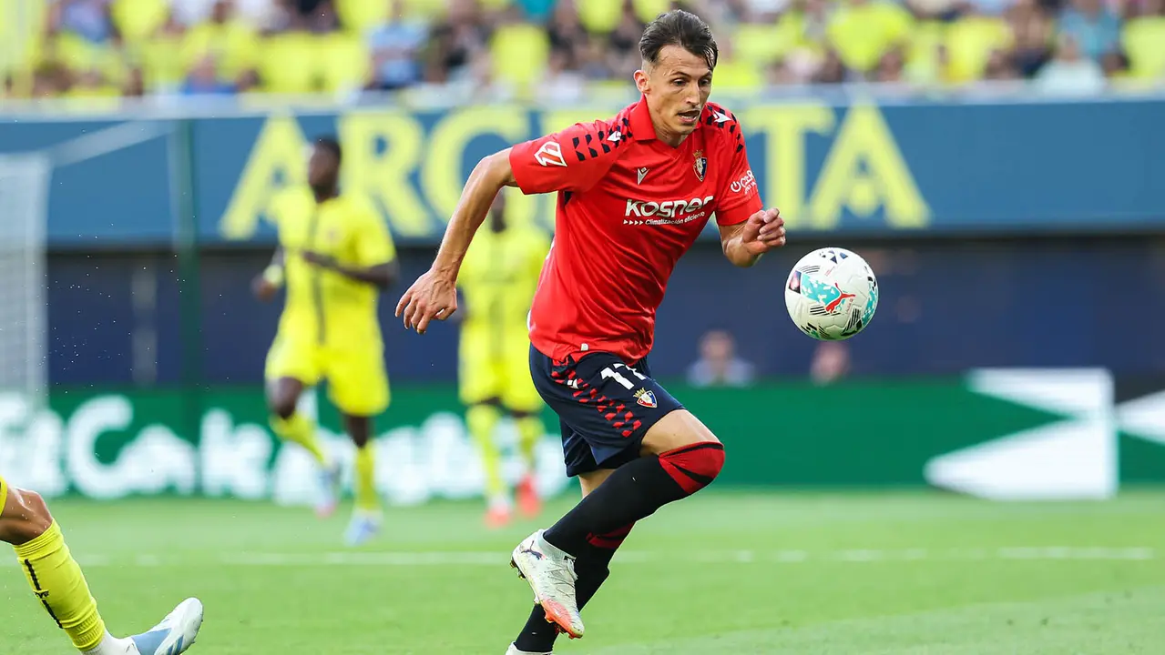 Ante Budimir en una jugada de peligro sobre la meta del Villarreal. CA Osasuna.