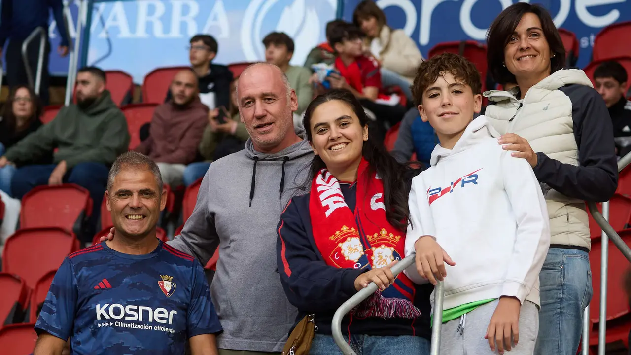 La grada del estadio de El Sadar durante el partido de La Liga EA Sports entre CA Osasuna y Elche CF disputado en Pamplona. IÑIGO ALZUGARAY