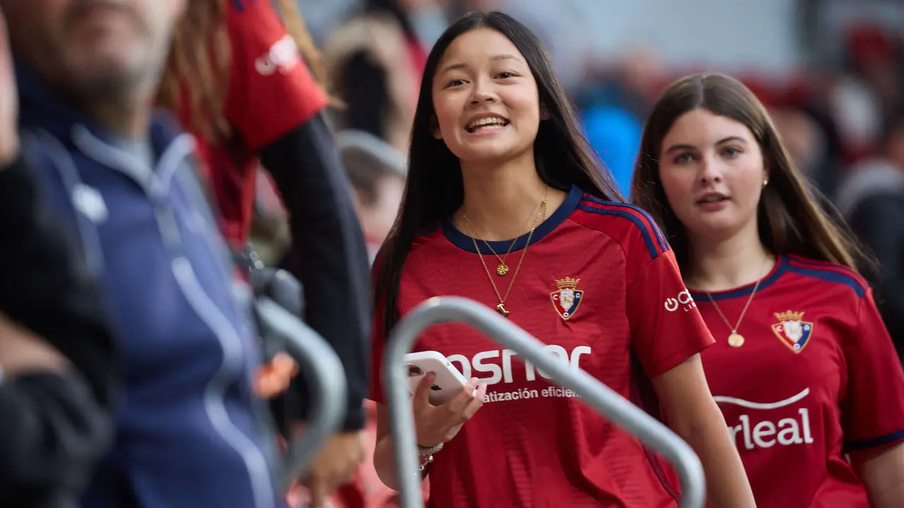 La grada del estadio de El Sadar durante el partido de La Liga EA Sports entre CA Osasuna y Elche CF disputado en Pamplona. IÑIGO ALZUGARAY