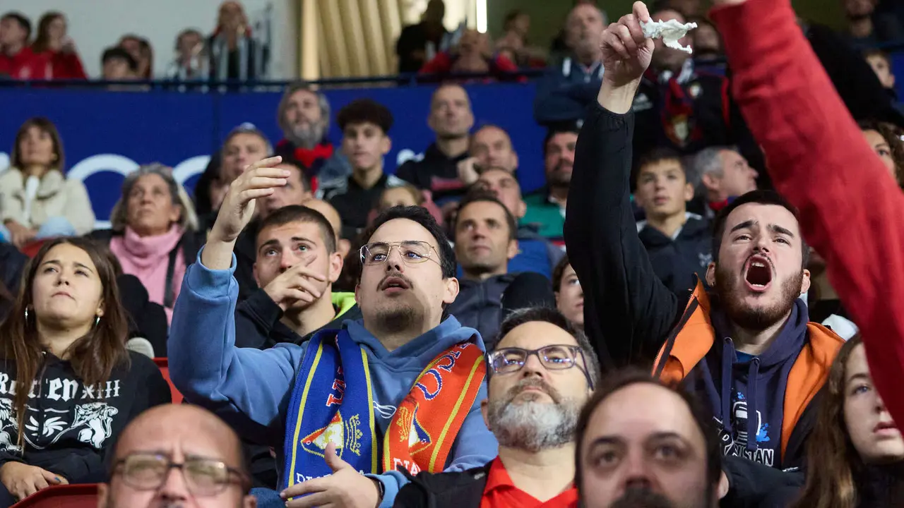 La grada del estadio de El Sadar durante el partido de La Liga EA Sports entre CA Osasuna y Elche CF disputado en Pamplona. IÑIGO ALZUGARAY