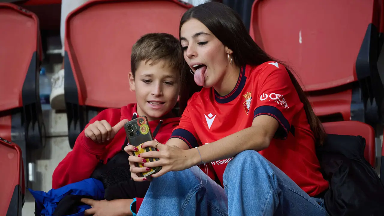 La grada del estadio de El Sadar durante el partido de La Liga EA Sports entre CA Osasuna y Elche CF disputado en Pamplona. IÑIGO ALZUGARAY