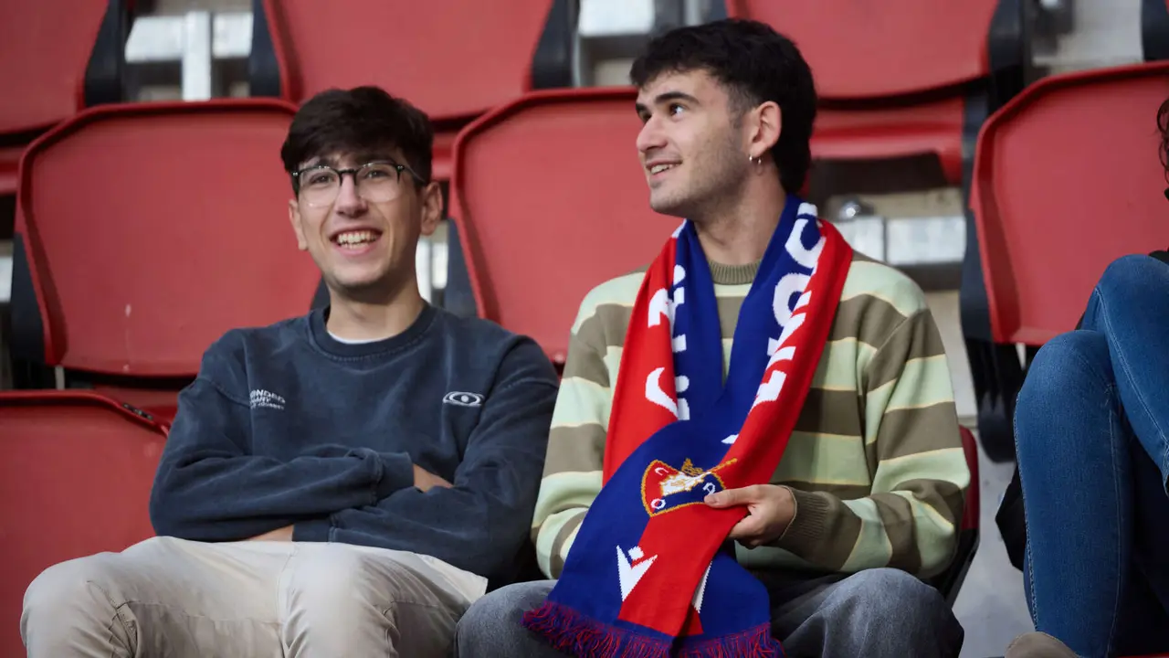 La grada del estadio de El Sadar durante el partido de La Liga EA Sports entre CA Osasuna y Elche CF disputado en Pamplona. IÑIGO ALZUGARAY