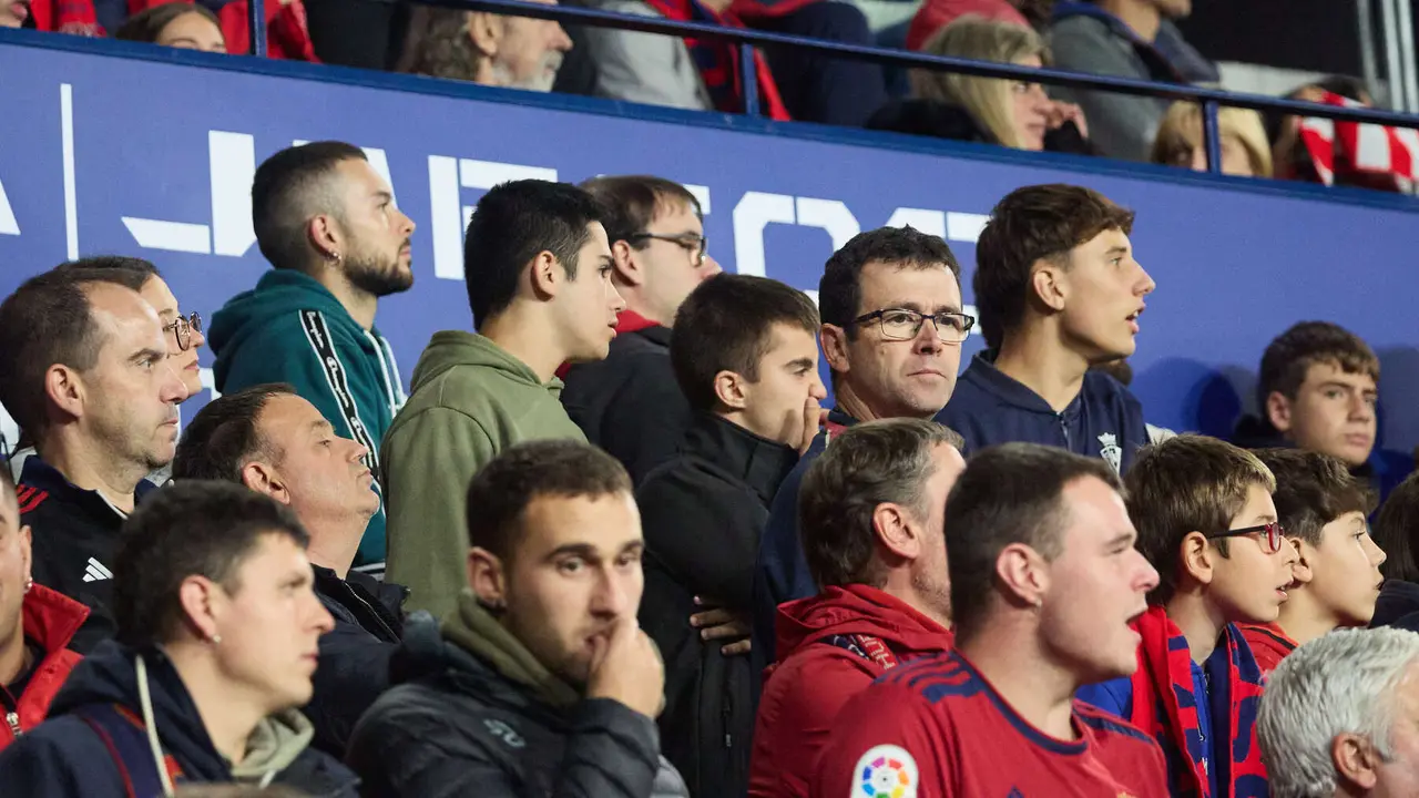 La grada del estadio de El Sadar durante el partido de La Liga EA Sports entre CA Osasuna y Elche CF disputado en Pamplona. IÑIGO ALZUGARAY