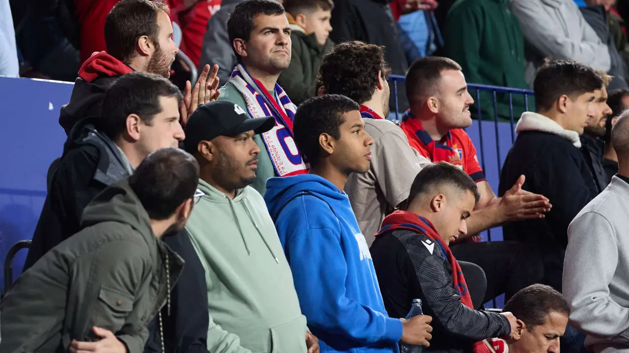 La grada del estadio de El Sadar durante el partido de La Liga EA Sports entre CA Osasuna y Elche CF disputado en Pamplona. IÑIGO ALZUGARAY