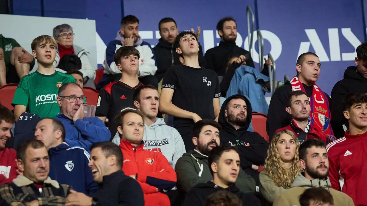 La grada del estadio de El Sadar durante el partido de La Liga EA Sports entre CA Osasuna y Elche CF disputado en Pamplona. IÑIGO ALZUGARAY
