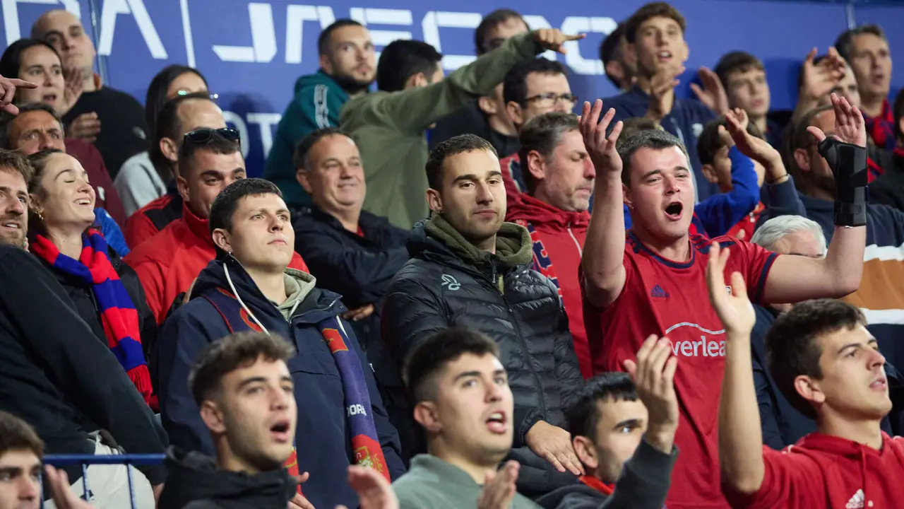La grada del estadio de El Sadar durante el partido de La Liga EA Sports entre CA Osasuna y Elche CF disputado en Pamplona. IÑIGO ALZUGARAY