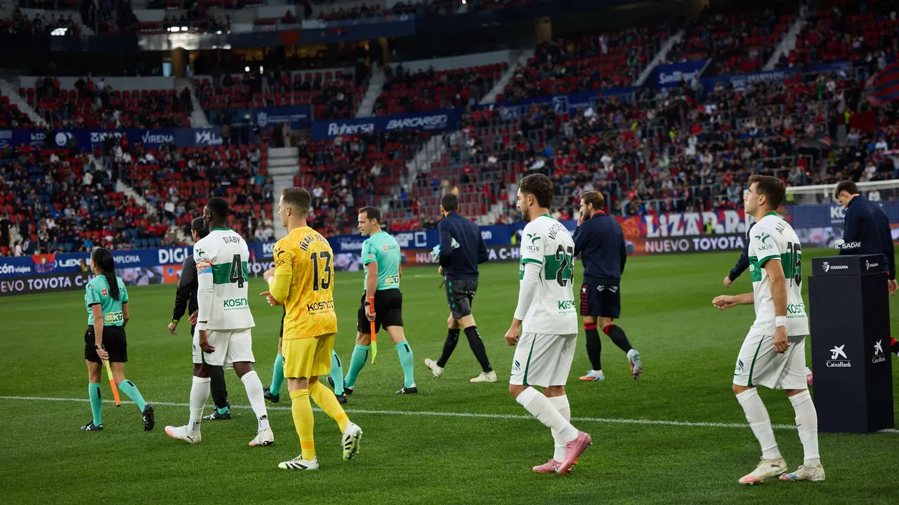 Partido de La Liga EA Sports entre CA Osasuna y Elche CF disputado en el estadio de El Sadar en Pamplona. IÑIGO ALZUGARAY