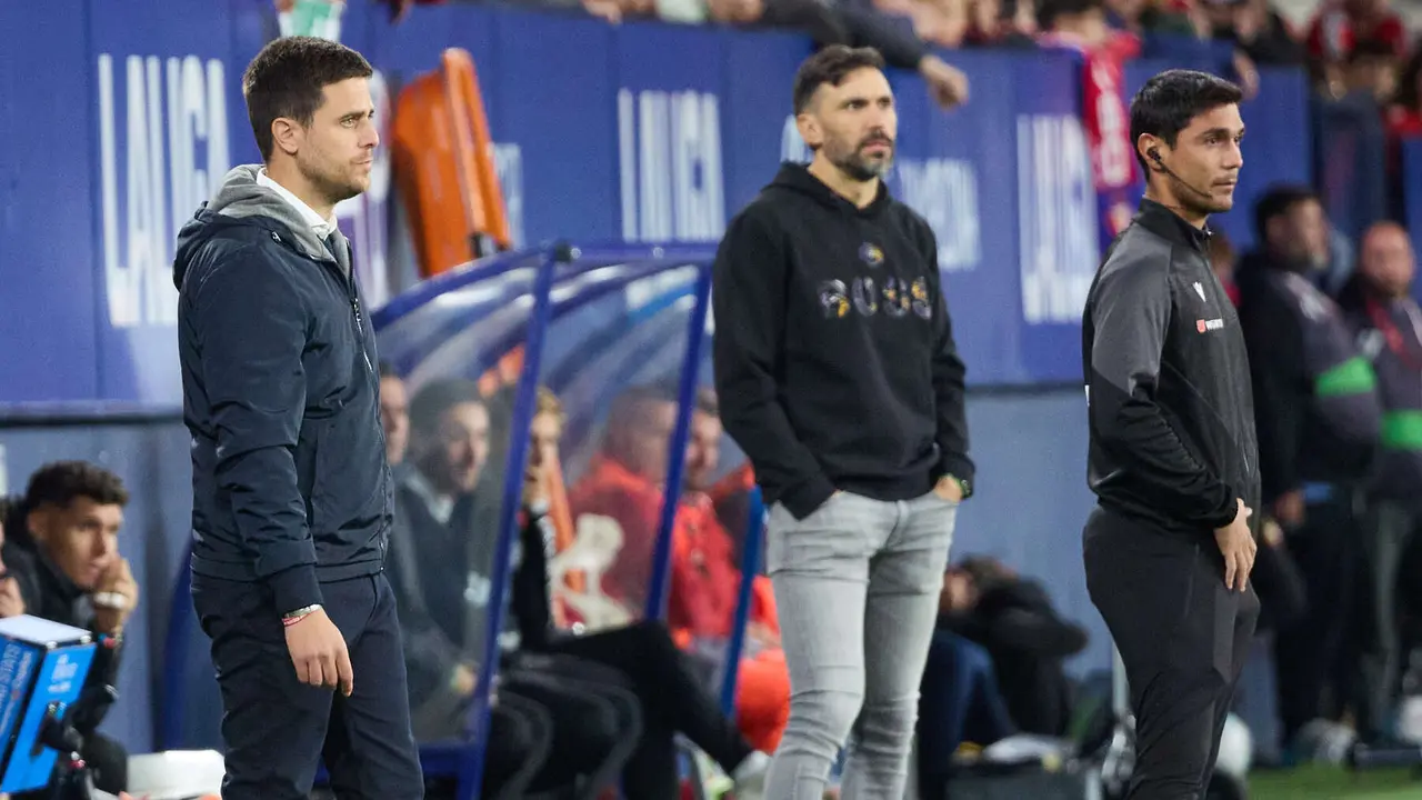Alessio Lisci (entrenador CA Osasuna) durante el partido de La Liga EA Sports entre CA Osasuna y Elche CF disputado en el estadio de El Sadar en Pamplona. IÑIGO ALZUGARAY
