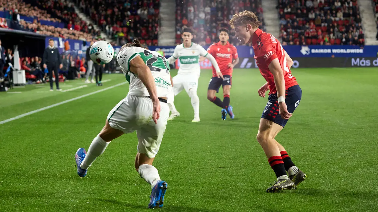 Partido de La Liga EA Sports entre CA Osasuna y Elche CF disputado en el estadio de El Sadar en Pamplona. IÑIGO ALZUGARAY