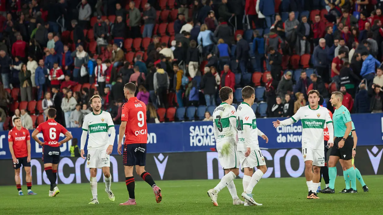 Partido de La Liga EA Sports entre CA Osasuna y Elche CF disputado en el estadio de El Sadar en Pamplona. IÑIGO ALZUGARAY