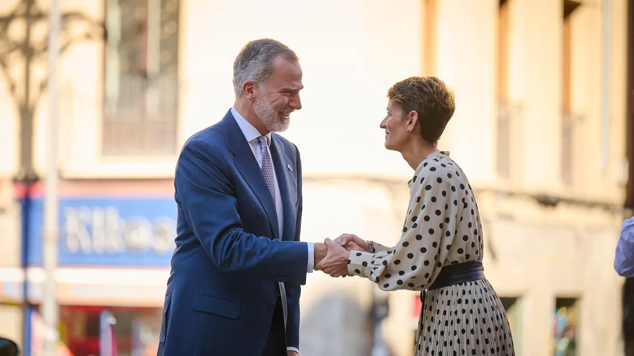 La Princesa Leonor, acompañada de los Reyes Felipe y Letizia, inicia en el Palacio de Navarra una visita a la Comunidad foral que se prolongará durante el viernes y el sábado.
PABLO LASAOSA