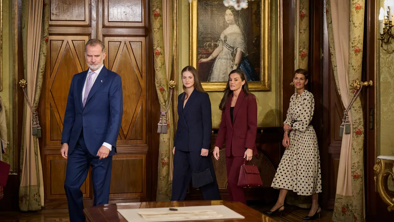 La Princesa Leonor, acompañada de los Reyes Felipe y Letizia, inicia en el Palacio de Navarra una visita a la Comunidad foral que se prolongará durante el viernes y el sábado.
PABLO LASAOSA