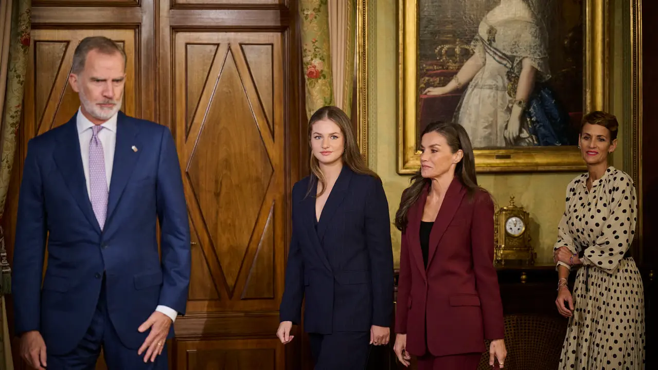 La Princesa Leonor, acompañada de los Reyes Felipe y Letizia, inicia en el Palacio de Navarra una visita a la Comunidad foral que se prolongará durante el viernes y el sábado.
PABLO LASAOSA