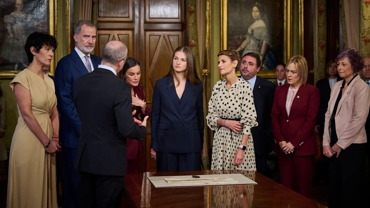 La Princesa Leonor, acompañada de los Reyes Felipe y Letizia, inicia en el Palacio de Navarra una visita a la Comunidad foral que se prolongará durante el viernes y el sábado.
PABLO LASAOSA