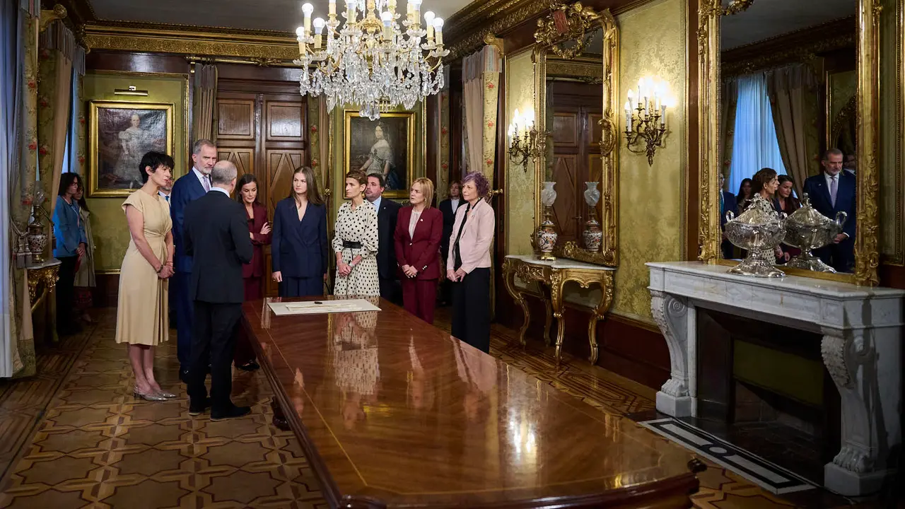 La Princesa Leonor, acompañada de los Reyes Felipe y Letizia, inicia en el Palacio de Navarra una visita a la Comunidad foral que se prolongará durante el viernes y el sábado.
PABLO LASAOSA